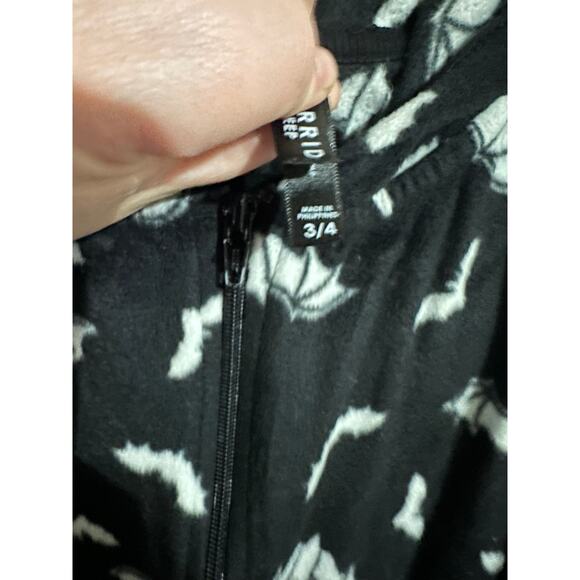 Torrid Bat One Piece Zip up Pajama Onesie Size 3/4 - Picture 2 of 2